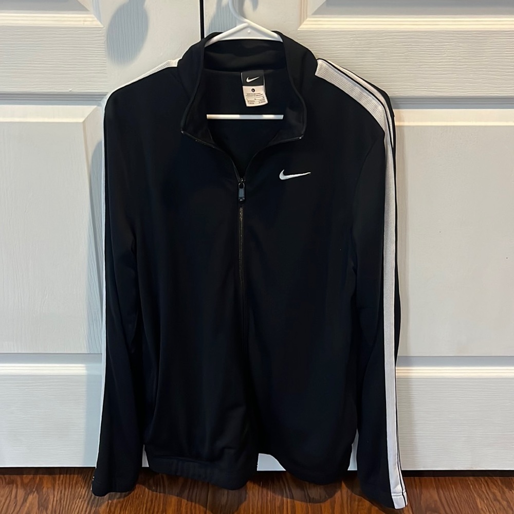 Nike Lightweight Zip Up Jacket - Size Large!